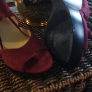 Women Nine West cranberry wedges heels sticker still in shoe easy fix